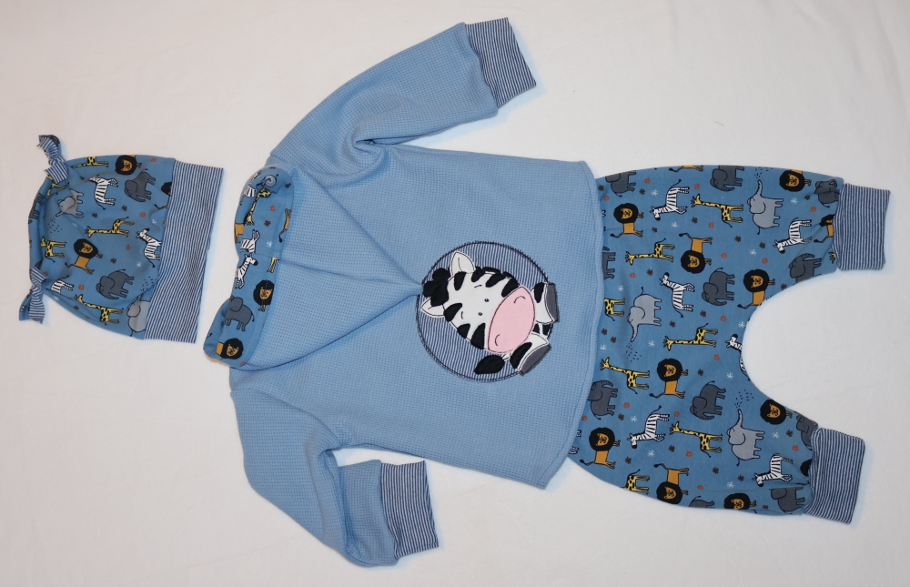 Bild 1 von Newborn Baby Set - Babyjacke - Pumphose & Mütze Jersey Blau - Safari Tiere Gr. 62/68