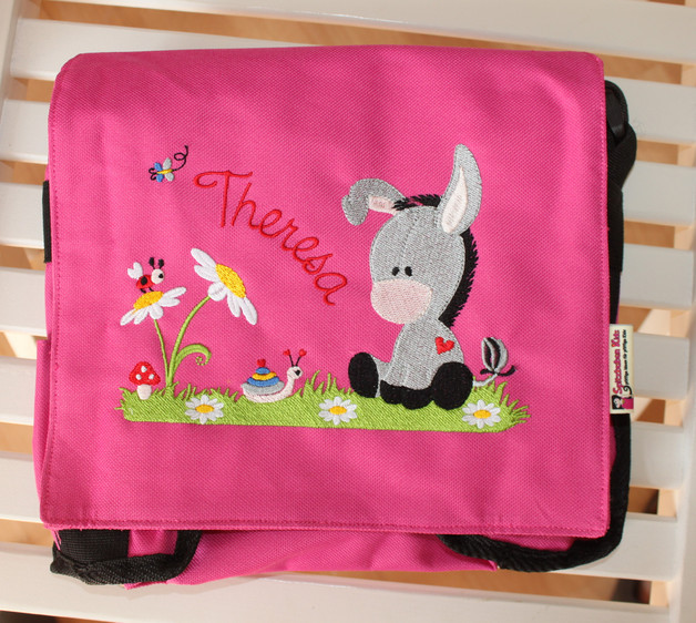 Bild 1 von Tolle Kindergartentasche mit Stickbild und Namen - Personalisierte Tasche, Tasche mit Namen  / (Farbe) Rot / (Stickbild) Baustelle