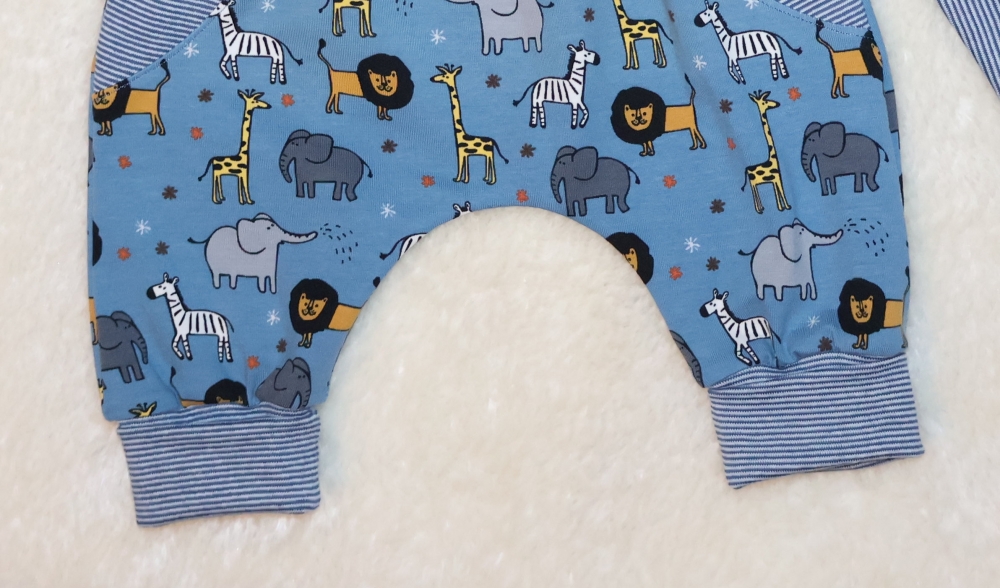 Bild 1 von Newborn Baby Set - Babyjacke - Pumphose & Mütze Jersey Blau - Safari Tiere Gr. 62/68