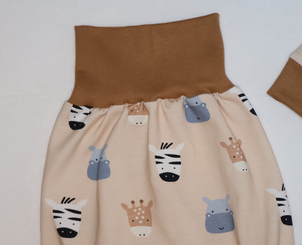 Bild 1 von Newborn Baby Set - Pumphose & Mütze - Little Safari BIO Jersey Gr. 50-62