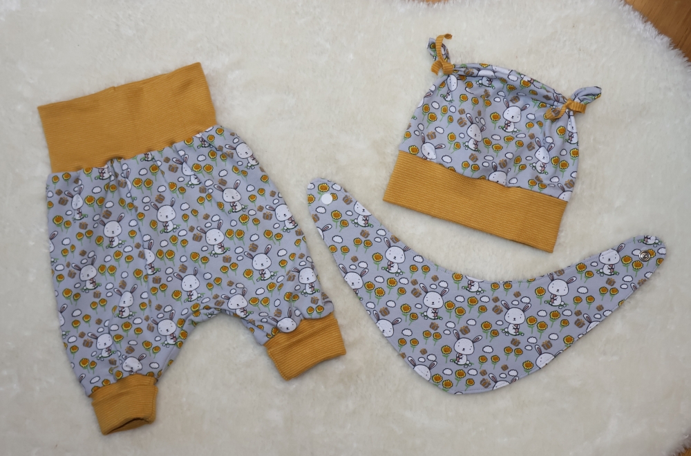 Bild 1 von Süße Baby Pumphose, Mütze & Halstuch Gr. 56-68, Geschenk zur Geburt, Baby Geschenk, Newborn Baby