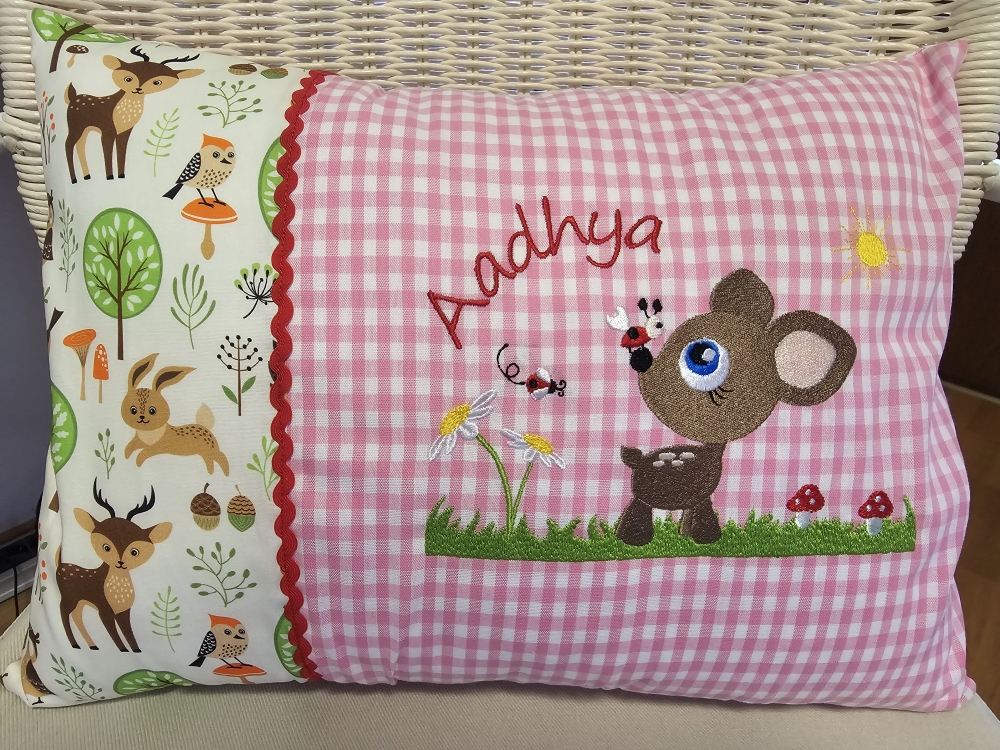 Bild 1 von Süßes Reh auf Wiese - Personalisierte Kissen, Kindergarten, Geschenke zur Geburt, Kissen mit Namen