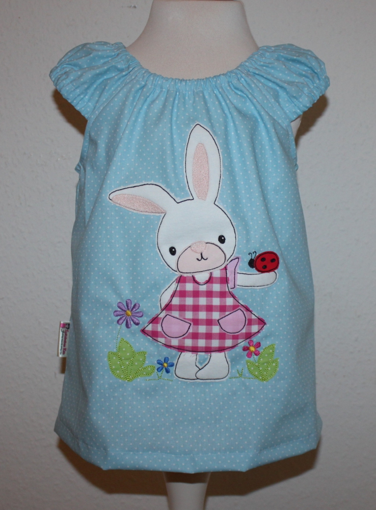Bild 1 von Schöne Bluse Gr. 110 mit einer süßen Hasenmädchen Doodle Stickerei