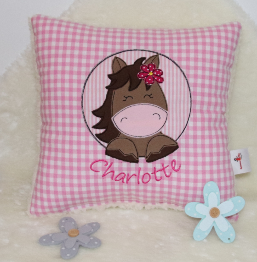 Bild 1 von Namenskissen, Kuschelkissen Doodle Stickerei Pferdchen Button und Namen 40x40 cm, Hülle & Inlett  / (Stoffvarianten) grün Punkte / (Stickmotiv) Rehlein Button