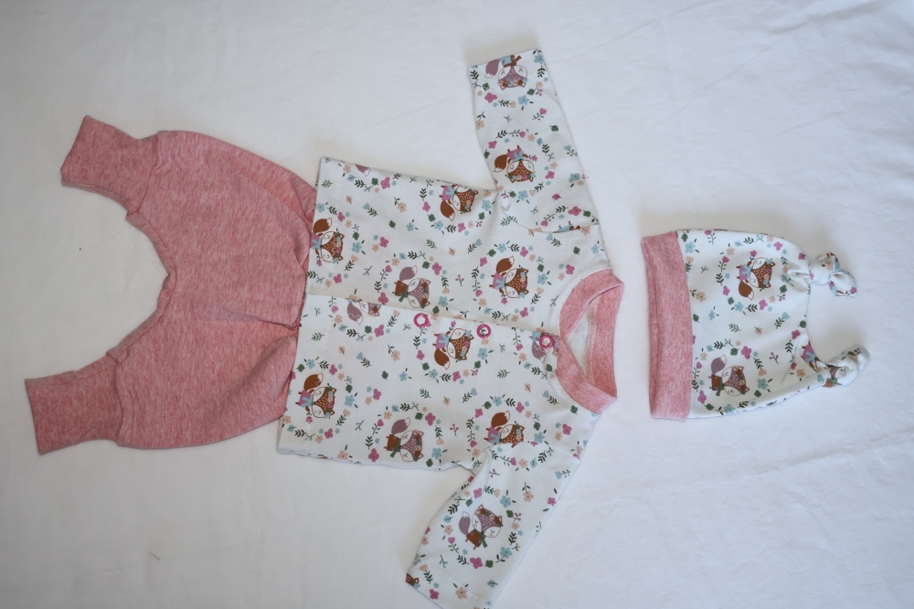 Bild 1 von New Born Baby Set - Jäckchen, Pumphose & Mütze -  Biojersey Liese und Lotte weiß Gr. 44