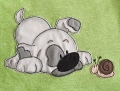 Bild 3 von Namenskissen, Kuschelkissen Doodle Stickerei Elefant oder Hund und Namen 30x30 cm  / (Stoffvariante) grün Punkte / (Stickmotiv) Hund mit Schnecke