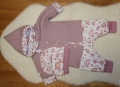 Bild 3 von Baby Set Gr. 74/80 - Babyjacke - Pumphose, Mütze & Halstuch Jersey Rosa Regenbogen - Geschenk Geburt