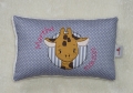 Bild 1 von Namenskissen, Kuschelkissen Button Giraffe  & Namen/ Geburtsdatum 20x30 cm  / (Stoffvariante) blau Punkte / (Geburtsdaten) Name