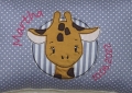 Bild 2 von Namenskissen, Kuschelkissen Button Giraffe  & Namen/ Geburtsdatum 20x30 cm  / (Stoffvariante) rosa Punkte / (Geburtsdaten) Name